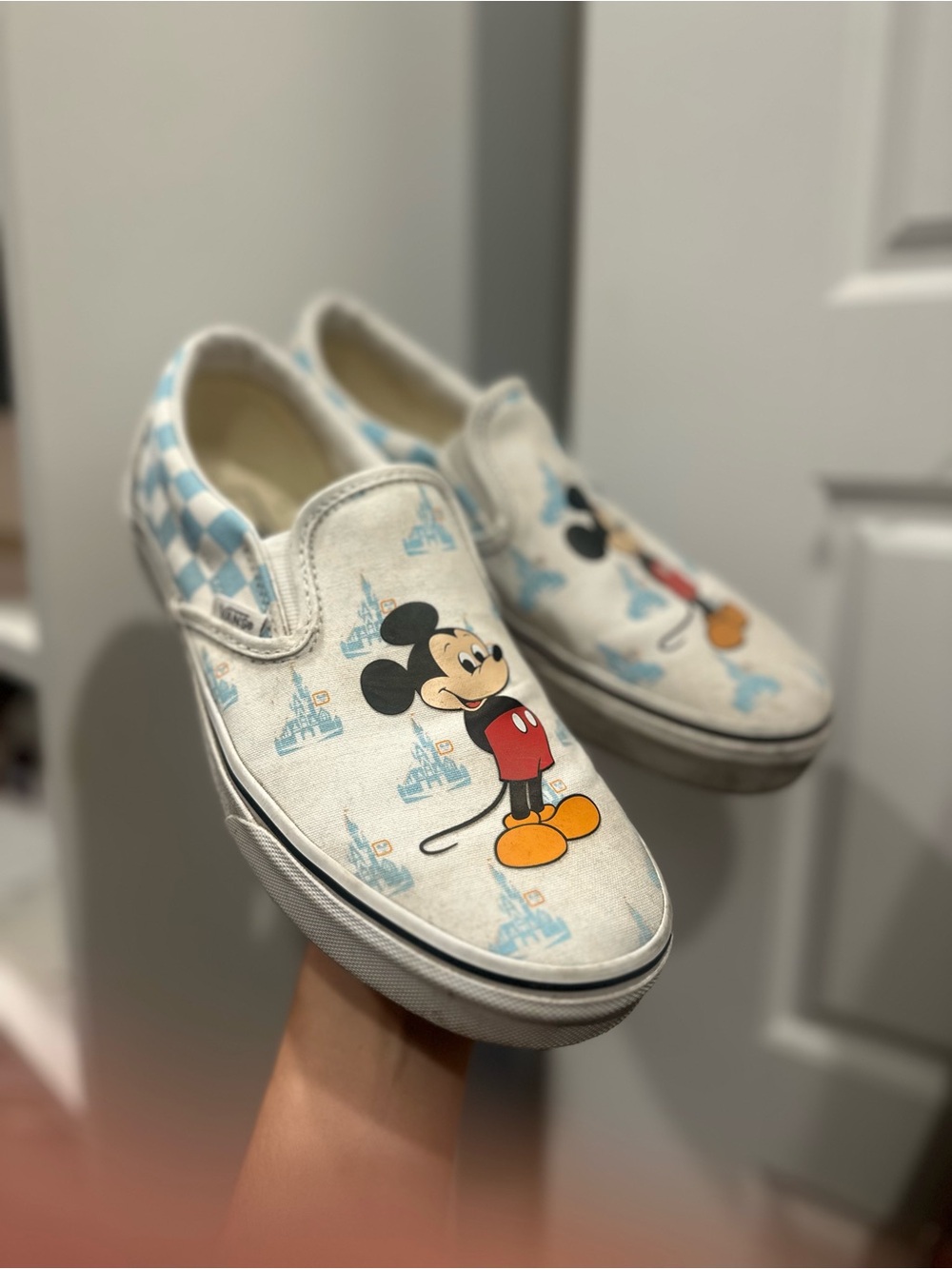 Women’s Disney Mickey Mouse vans 8.5